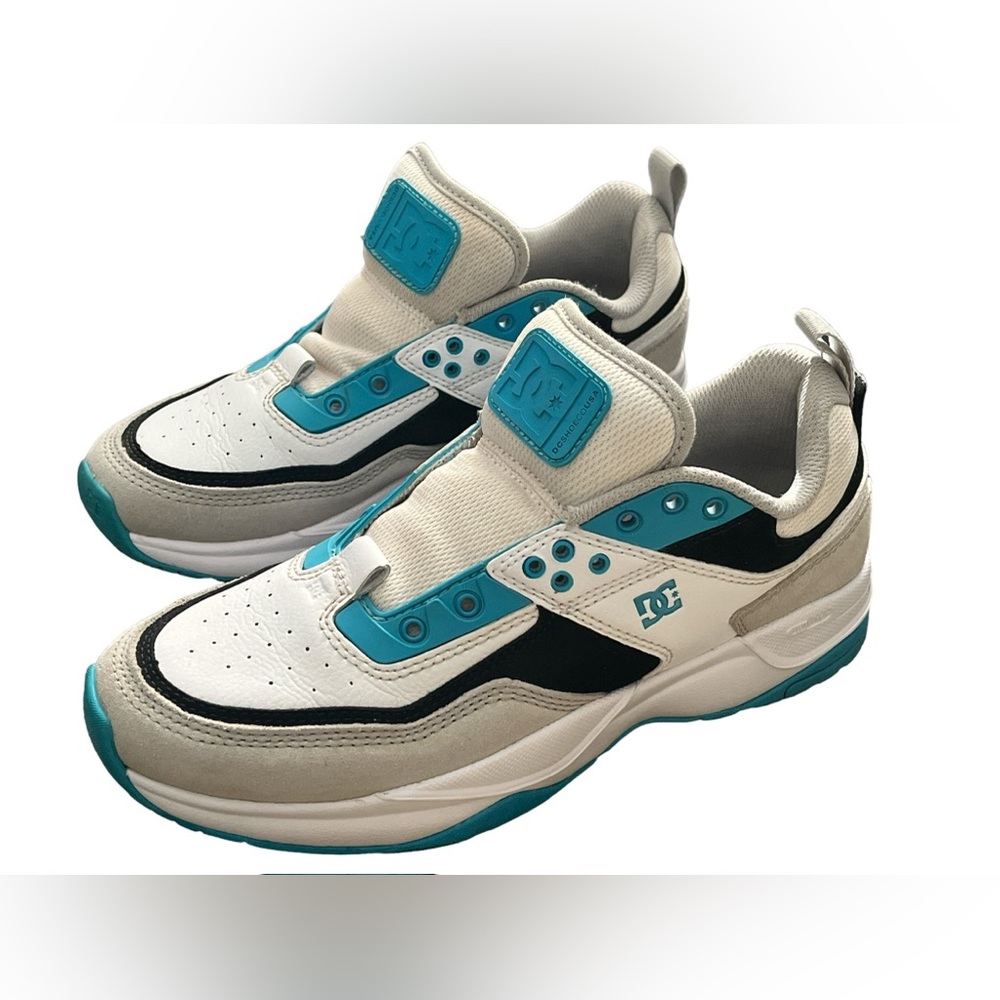 DC skateboard shoes blue white  women’s size : 7